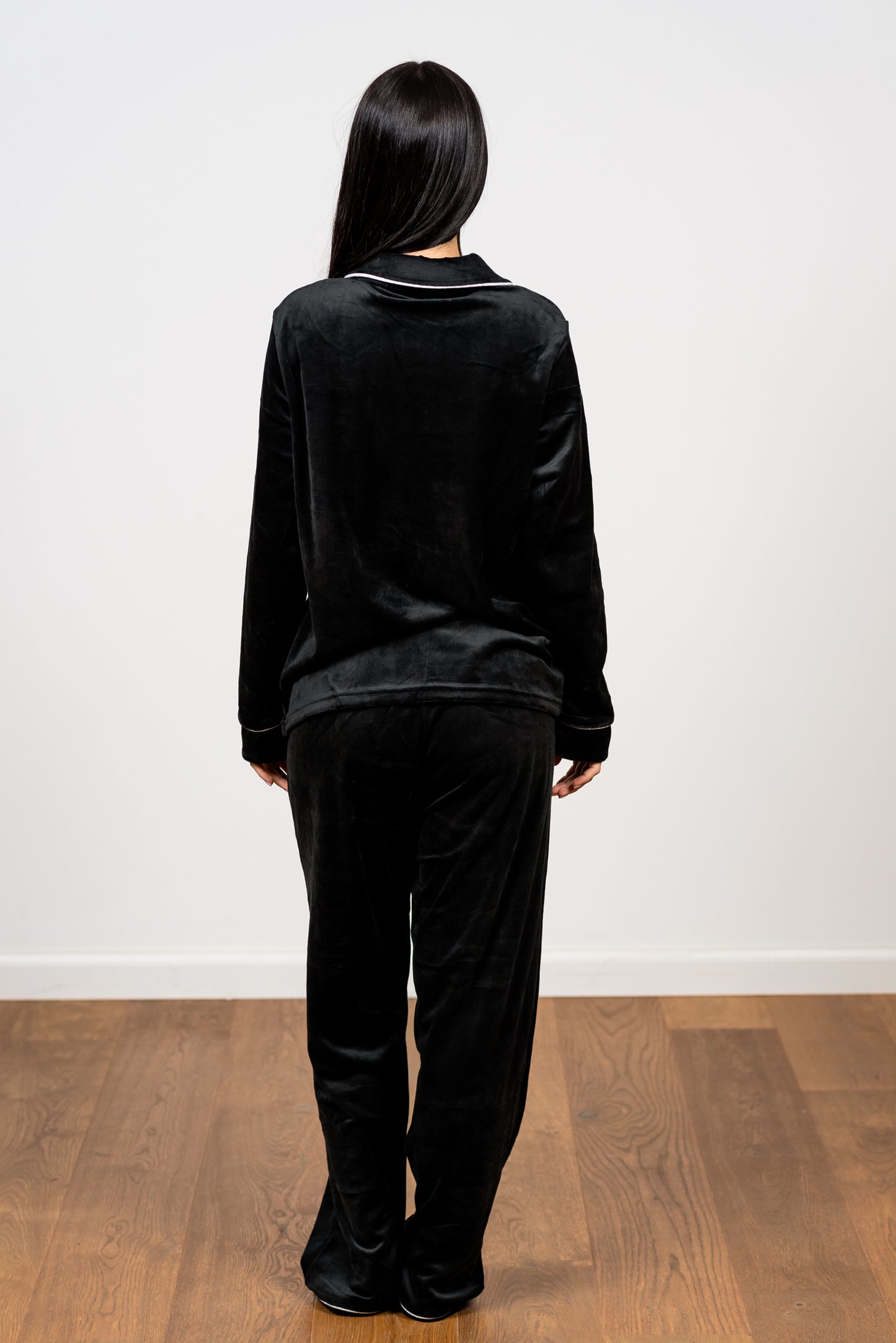 פיג'מת קטיפה קלאסית - סט יוקרה מכופתר