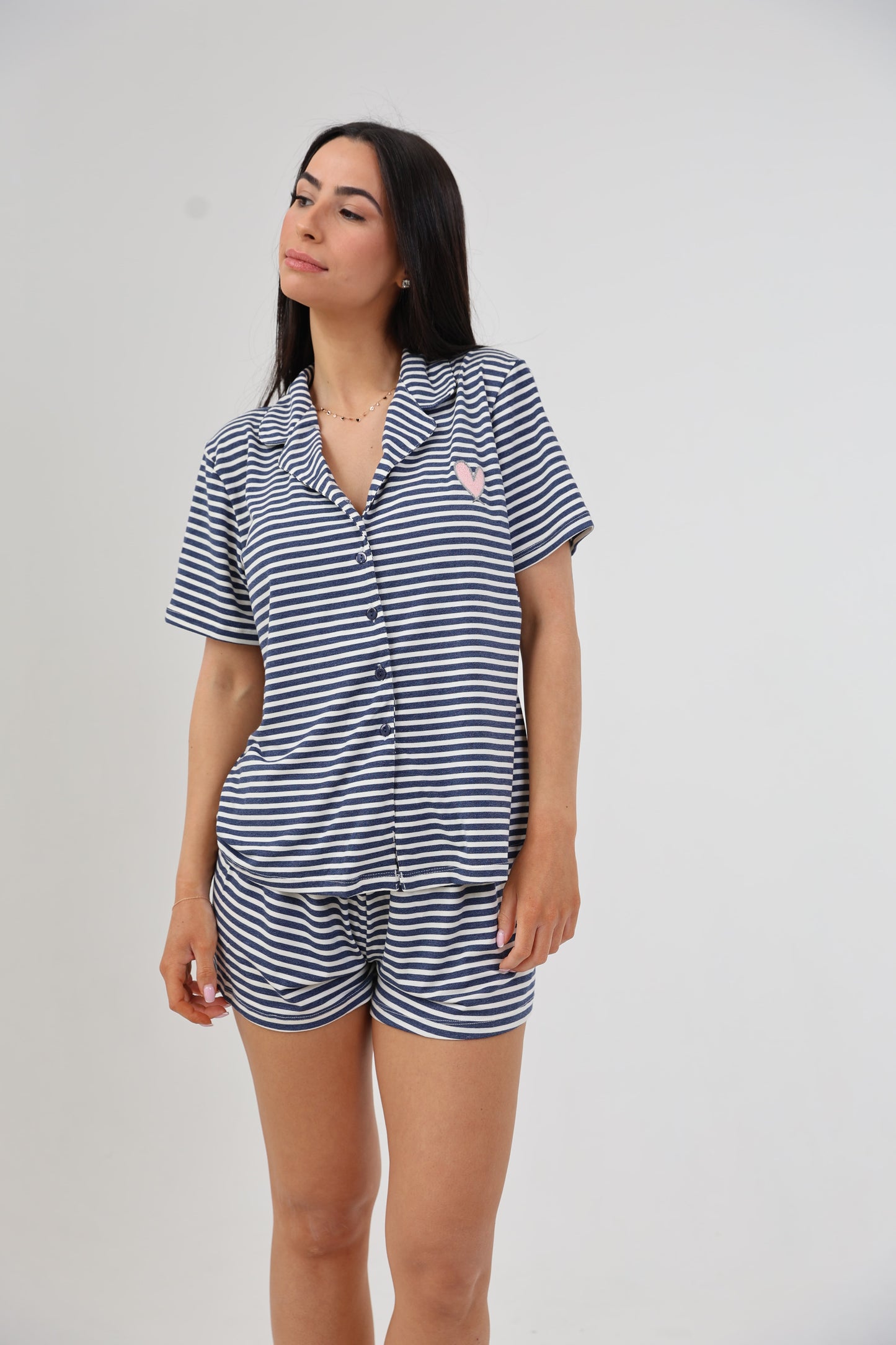 סט פיג'מה Love בד מודל מכנסון וחולצה מכופתרת