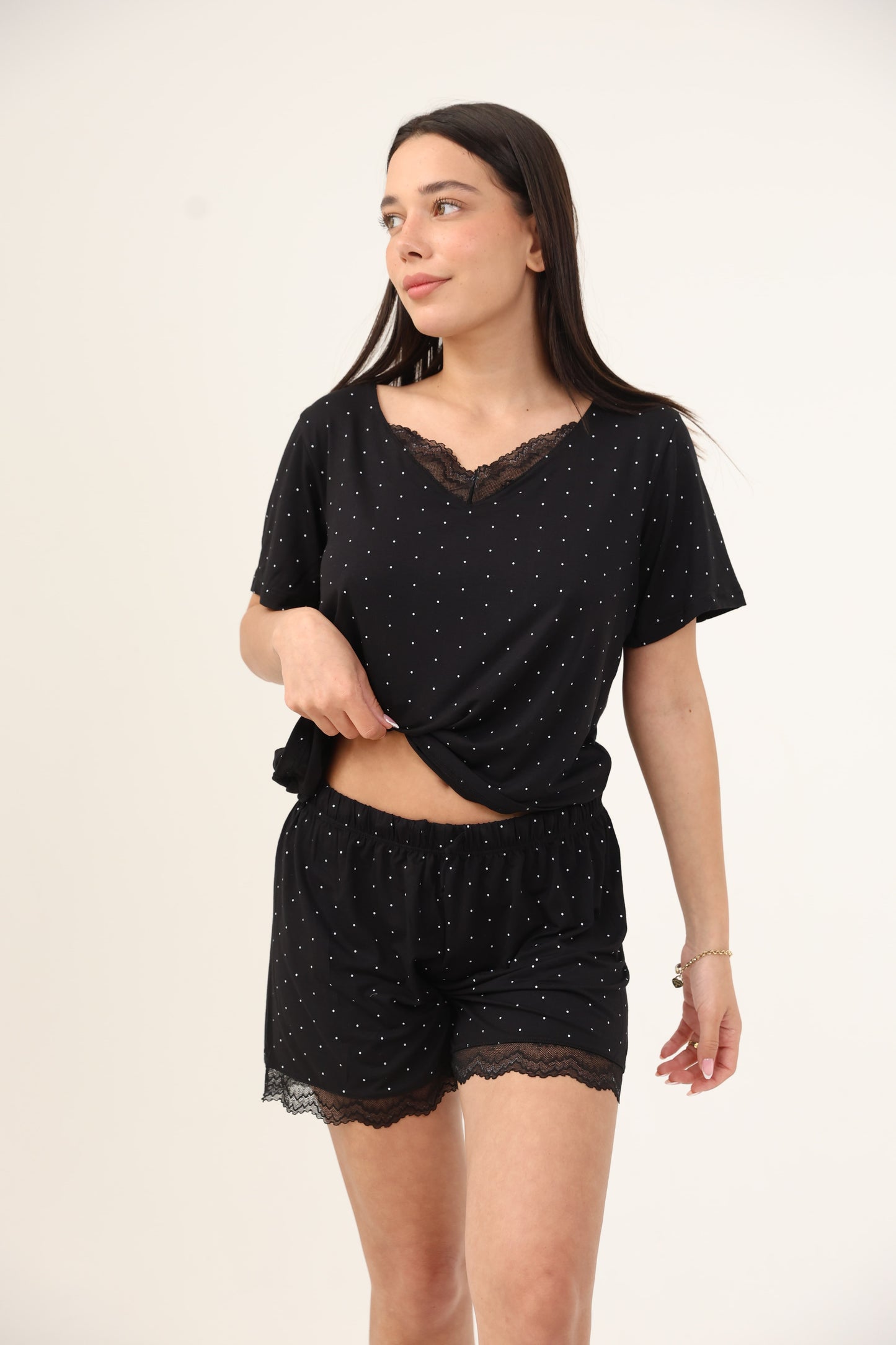 סט פיג'מה מבד מודל מכנסון וחולצה נקודות