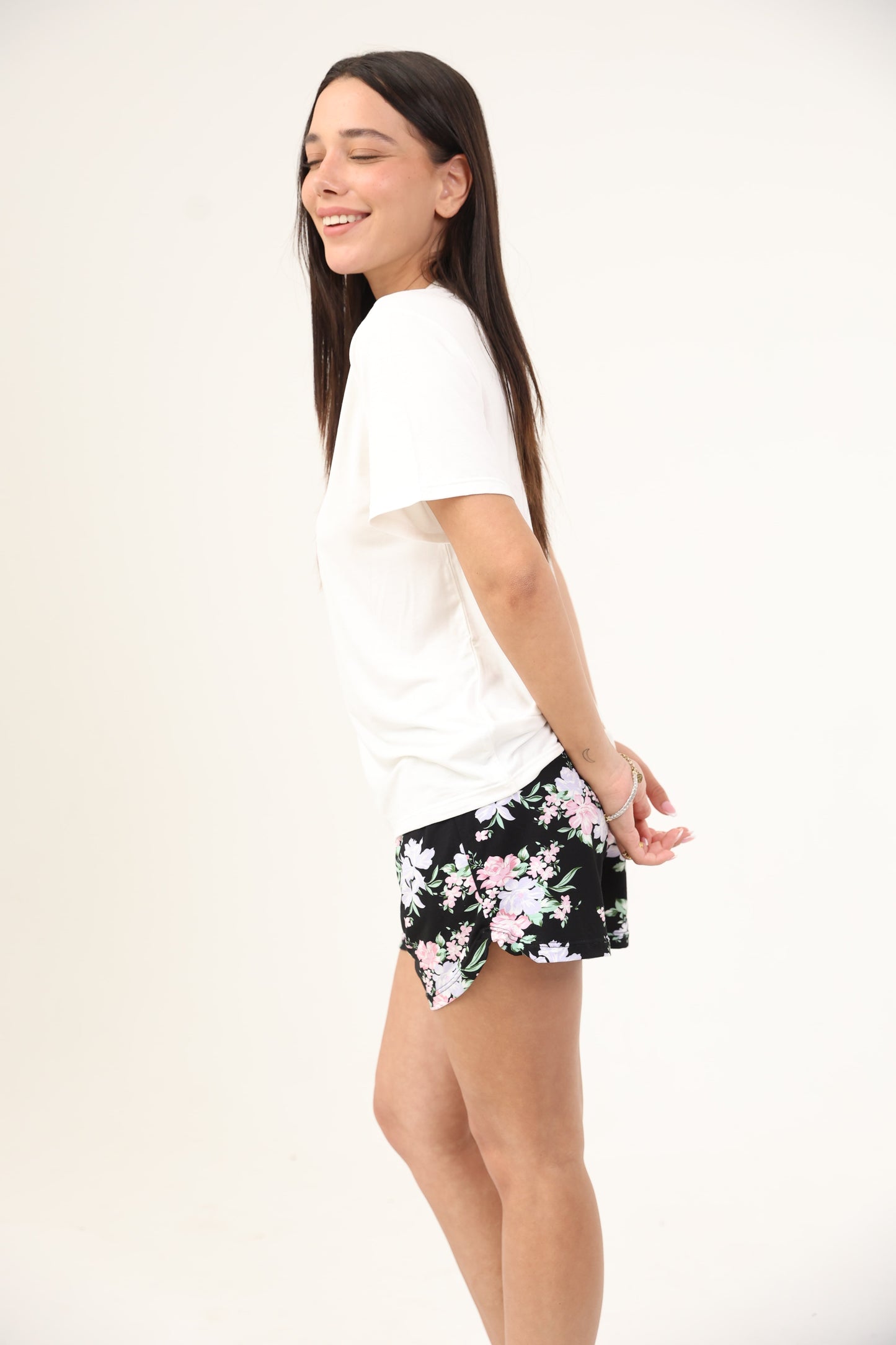 סט פיג'מה בד מודל מכנסון וחולצה הדפס פרפר