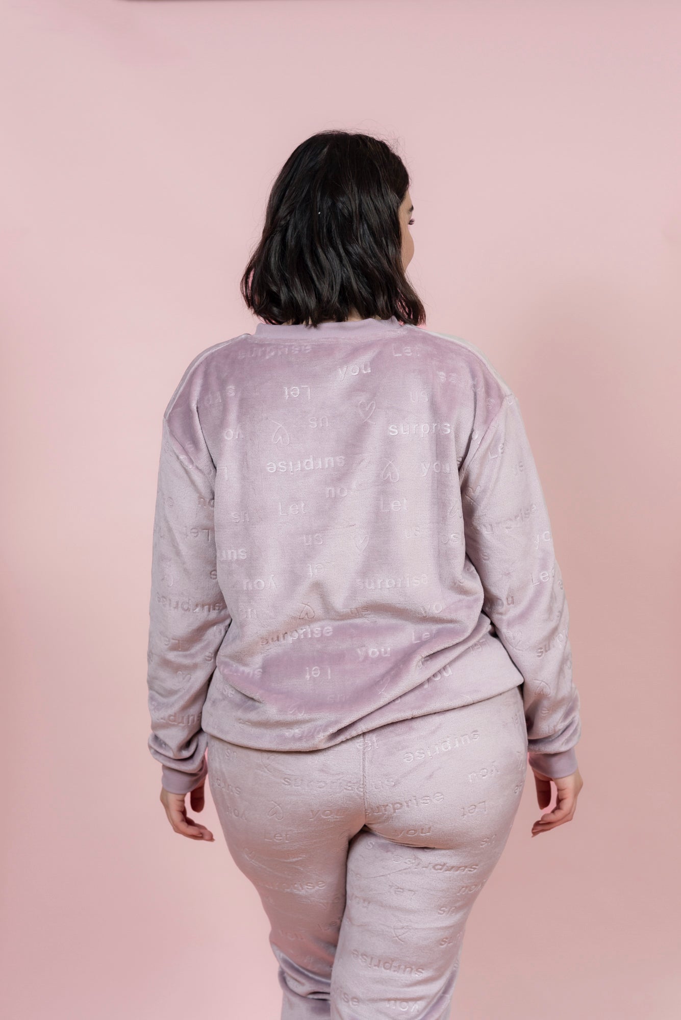 סט פיג’מה פליז חמים עם כיתוב יוקרתי