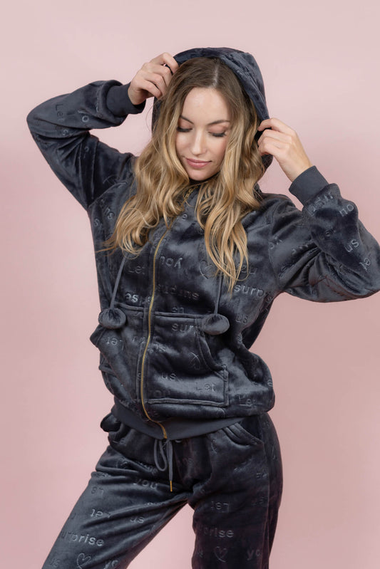 סט פיג’מה פליז עם רוכסן וכיתוב אופנתי