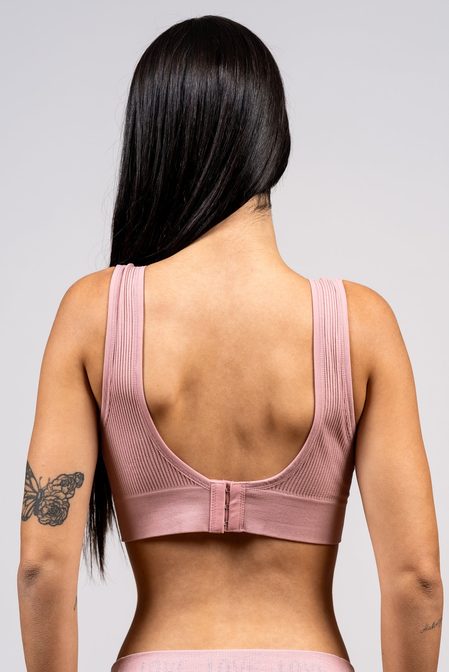 גוזיית ריב סנטוני עם סוגר מאחור