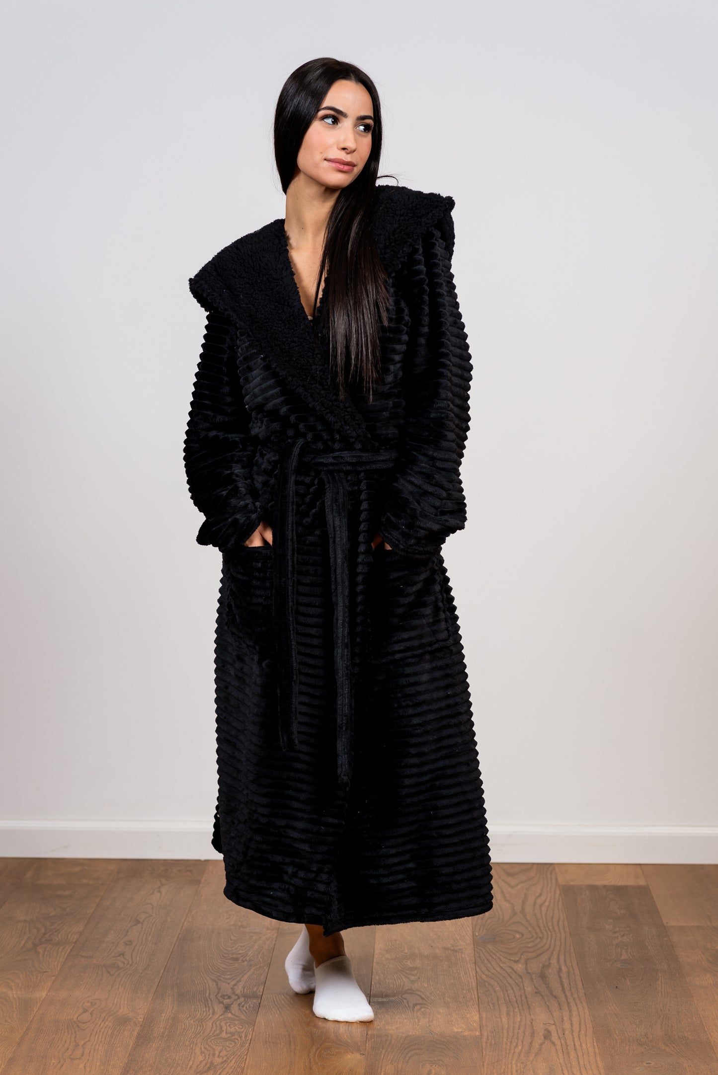 חלוק פליז עם קפוצ'ון