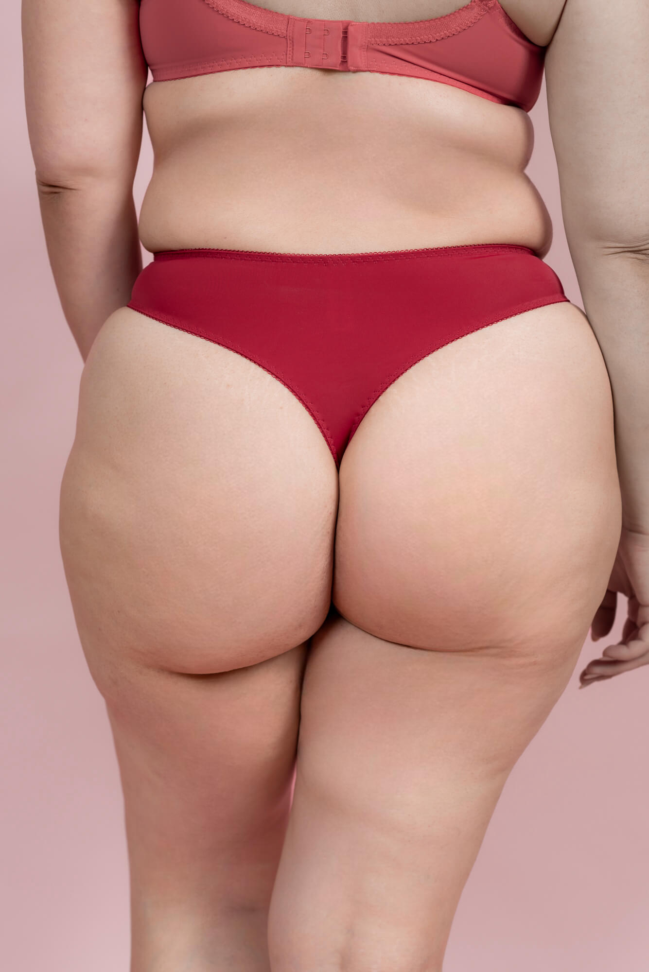 תחתון חוטיני בשילוב תחרה