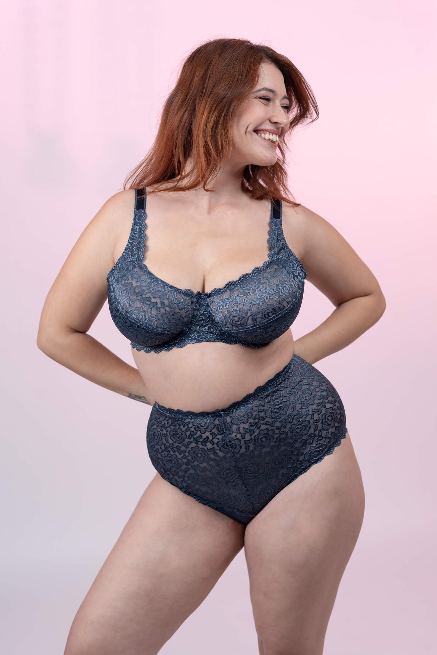 חזיית מינימייזר תחרה מעצבת