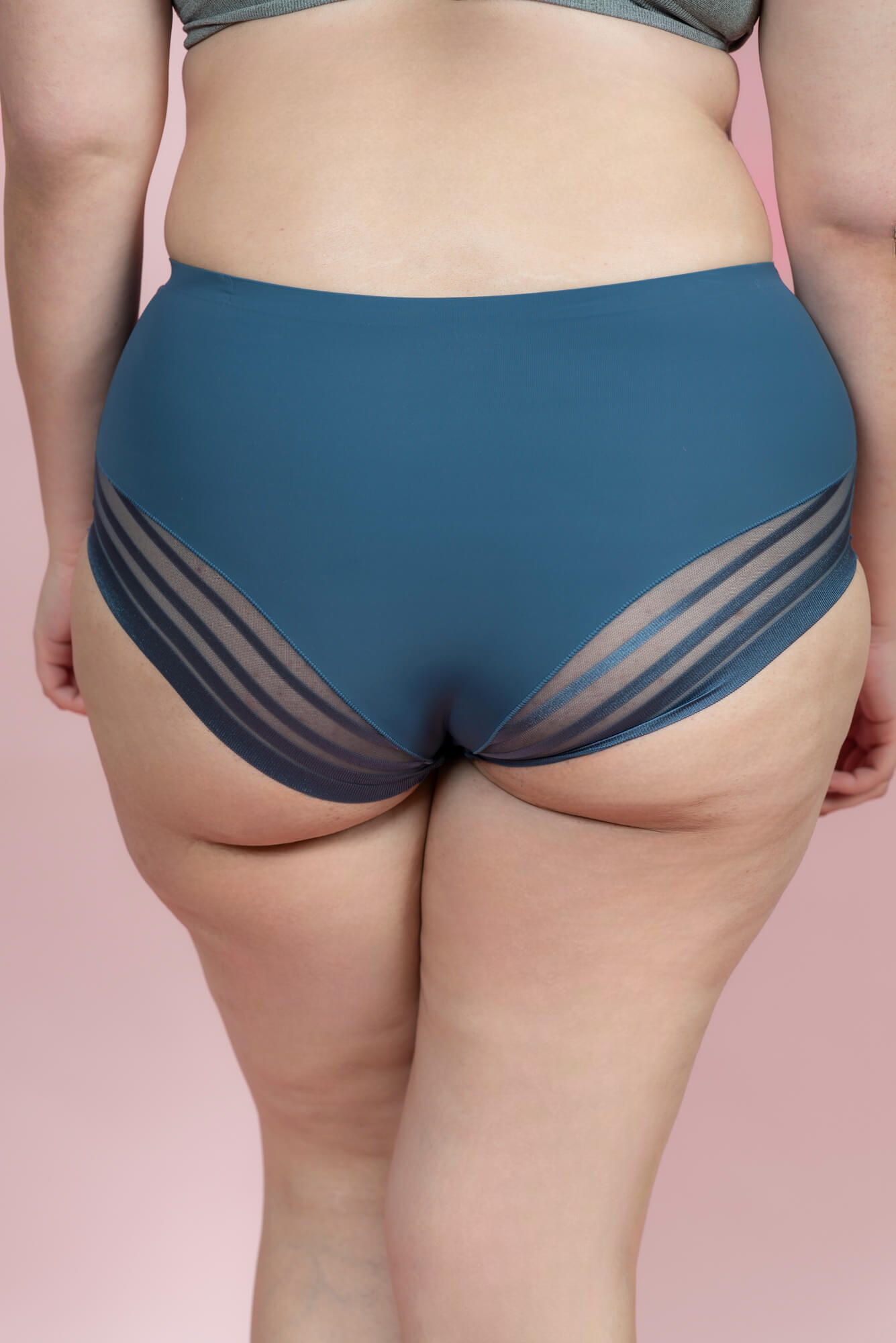 תחתון מקסי לייזר קאט בשילוב תחרה