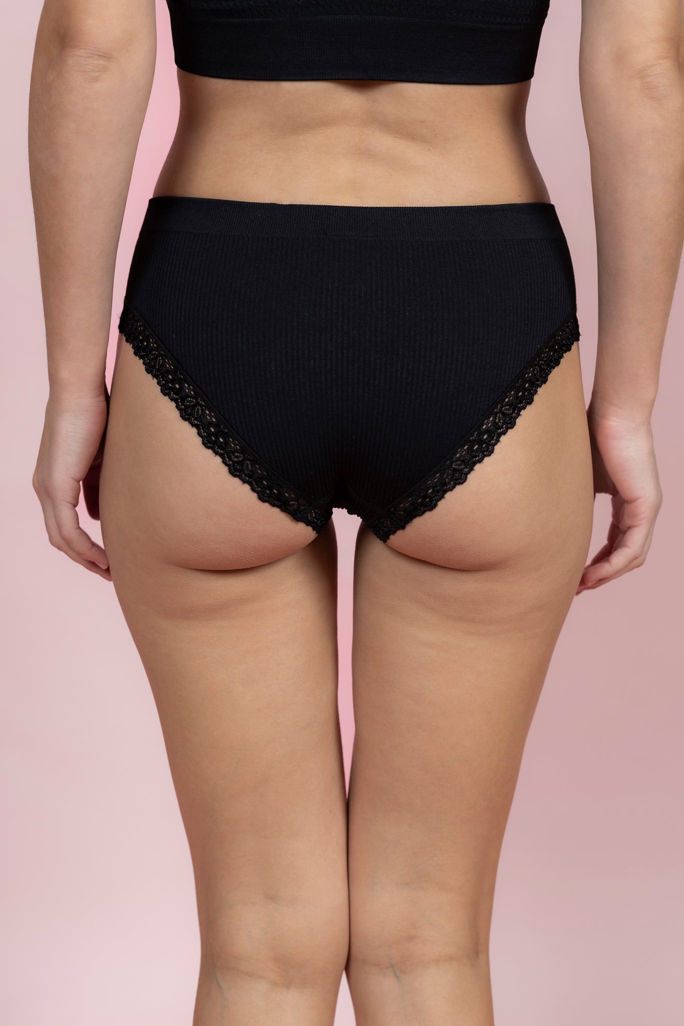 תחתון ביקיני סנטוני בשילוב תחרה