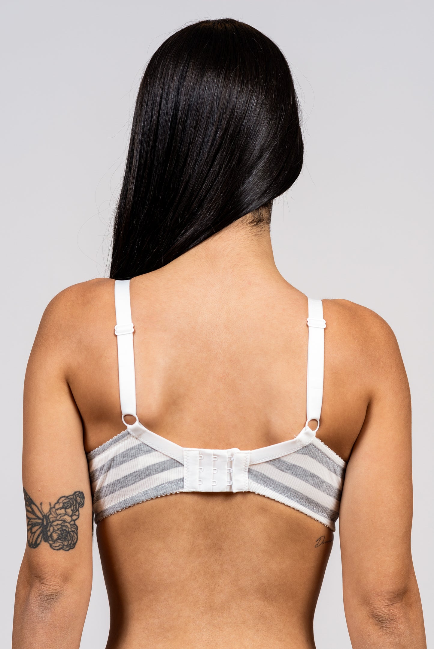 חזייה חלקה ללא ברזל