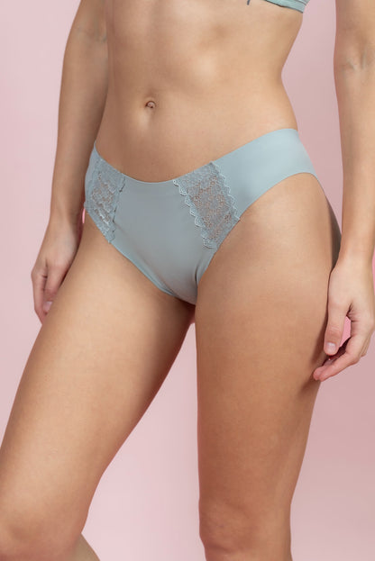 תחתון ברזילאי בשילוב תחרה