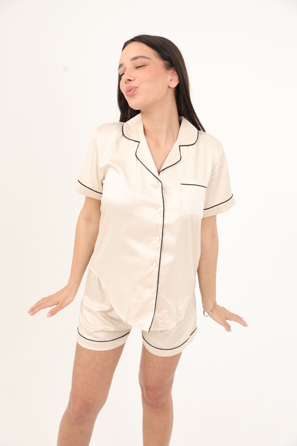 סט פיג'מה סאטן מכנסון וחולצה מכופתרת קלאסי