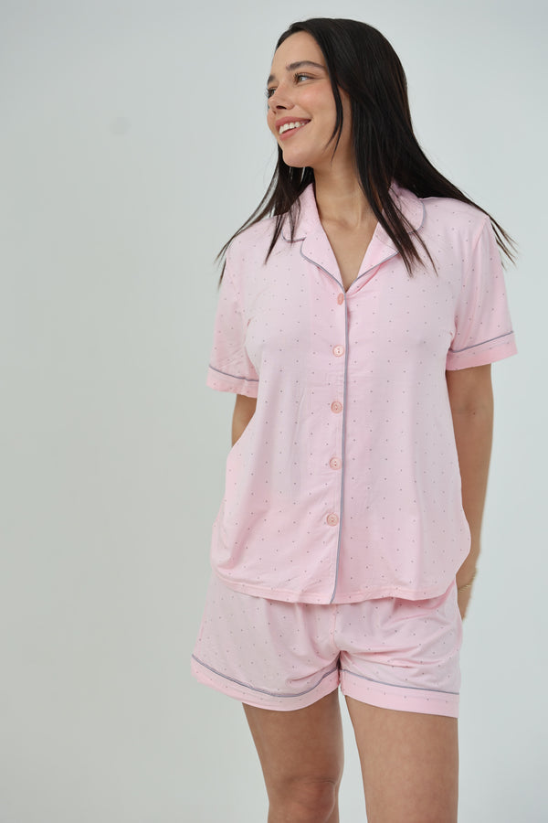 סט פיג'מה מודל מכנסון וחולצה מכופתרת נקודות