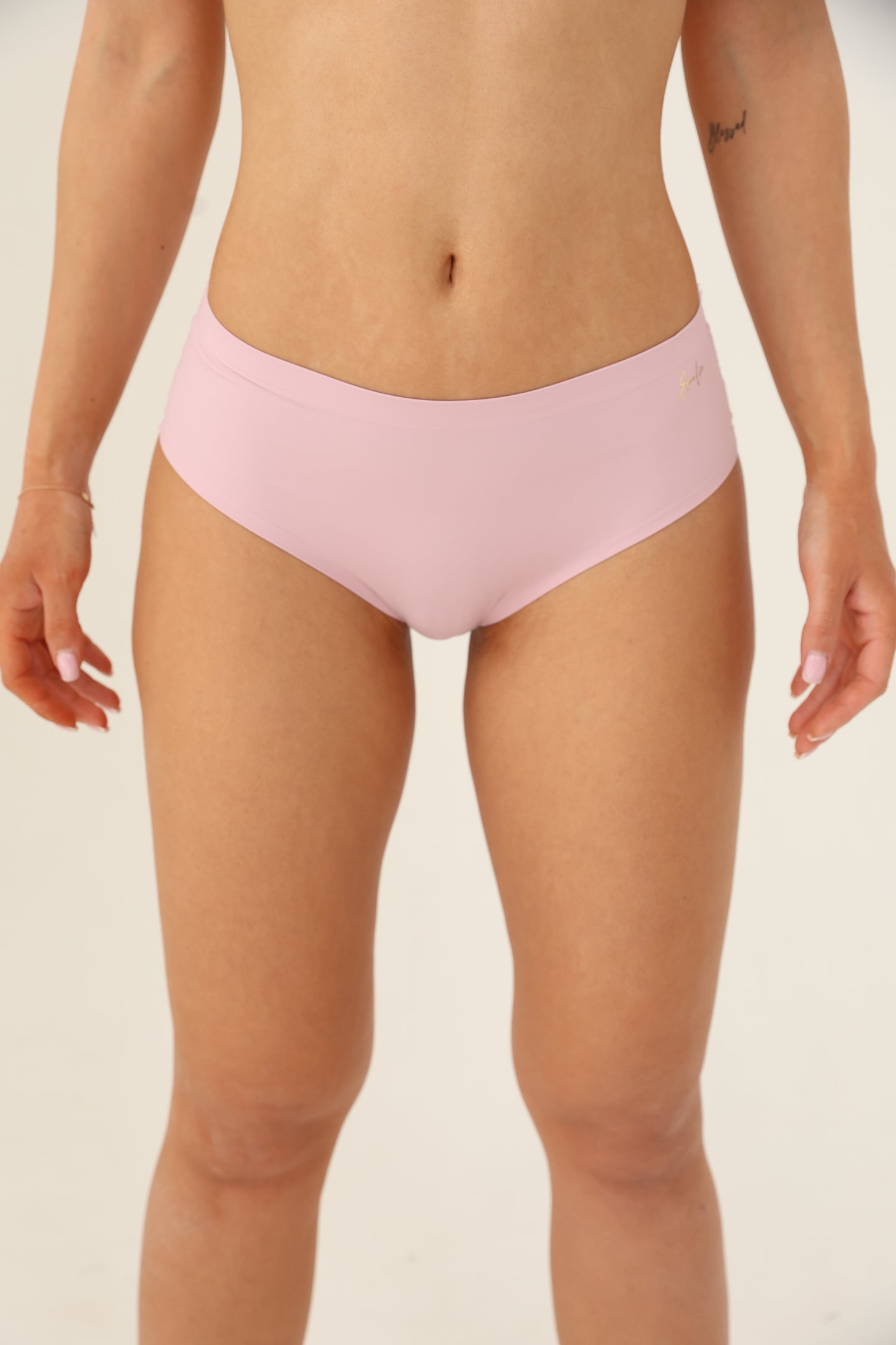 תחתון ביקיני ללא תפר בשילוב תחרה