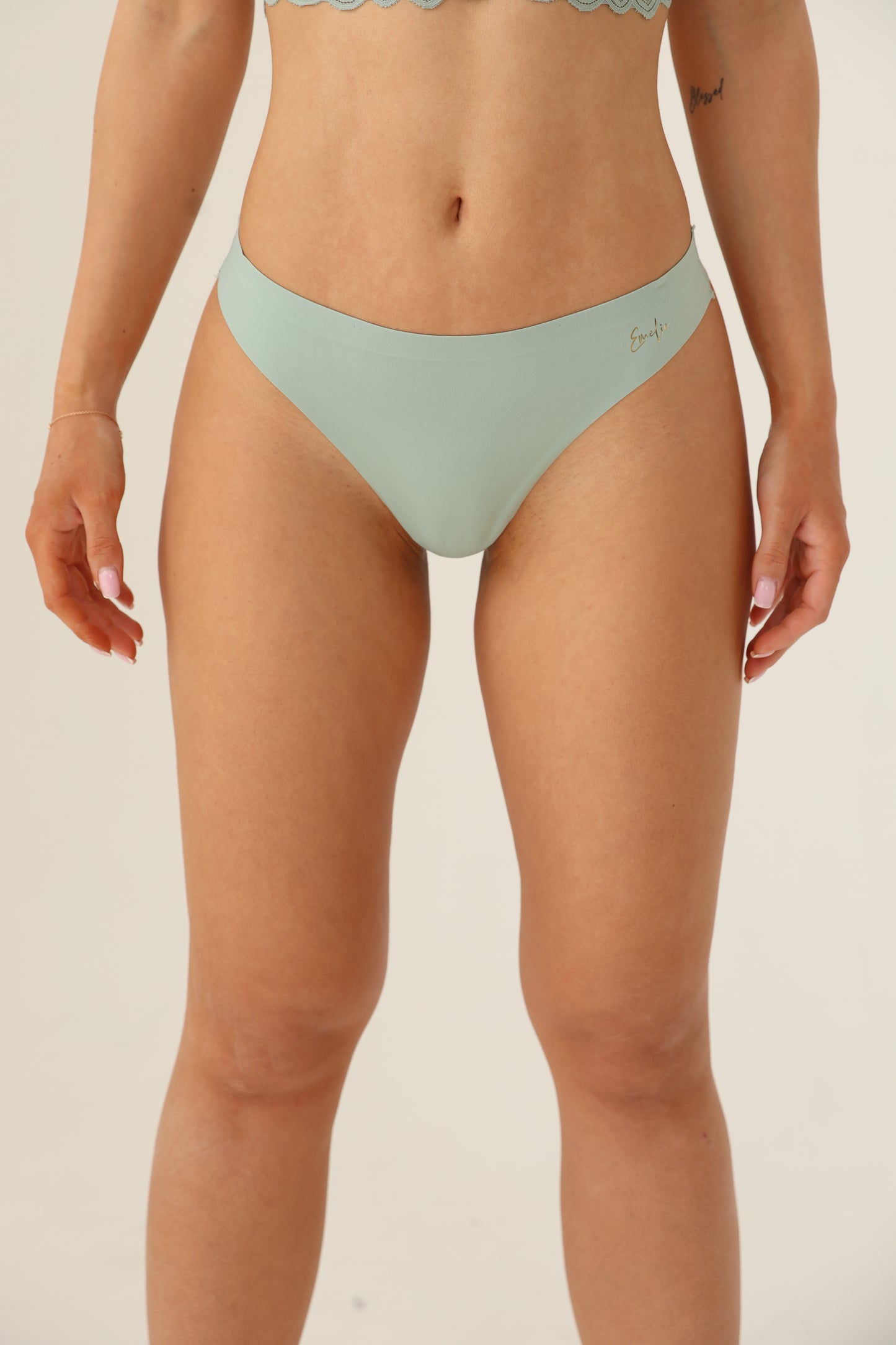 תחתון חוטיני ללא תפר