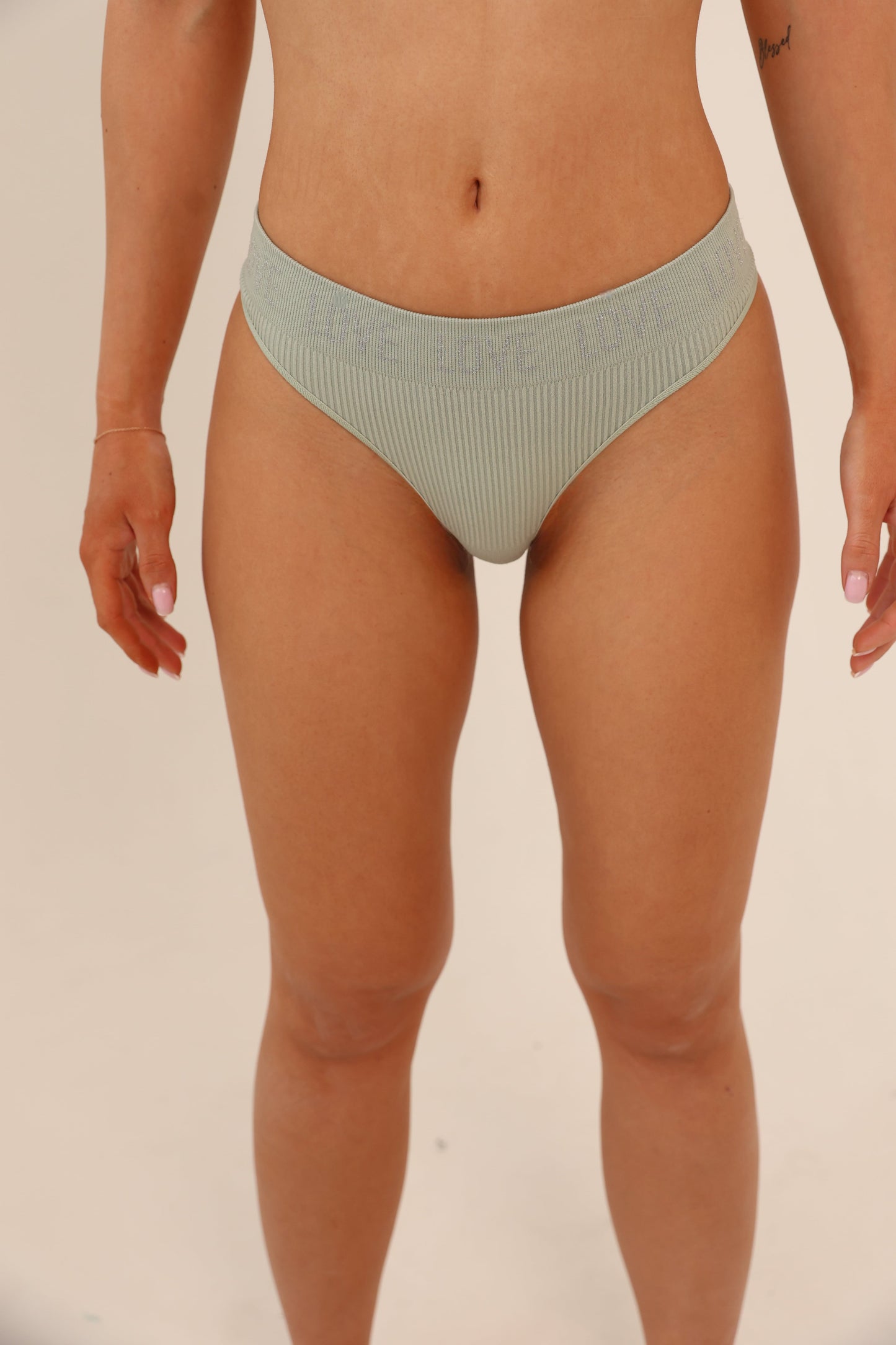 תחתון חוטיני סנטוני Love