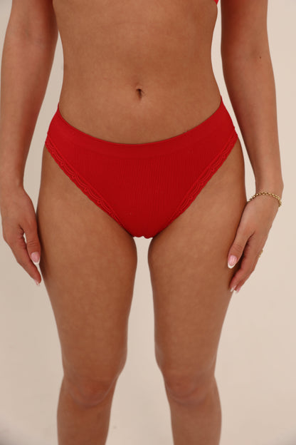 תחתון ביקיני סנטוני בשילוב תחרה