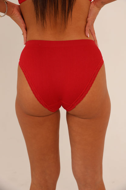 תחתון ביקיני סנטוני בשילוב תחרה