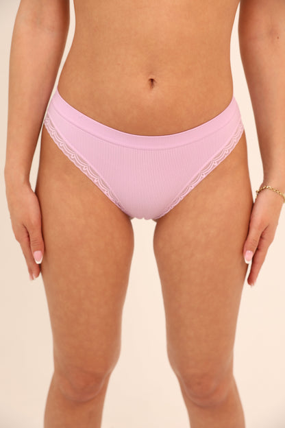 תחתון ביקיני סנטוני בשילוב תחרה