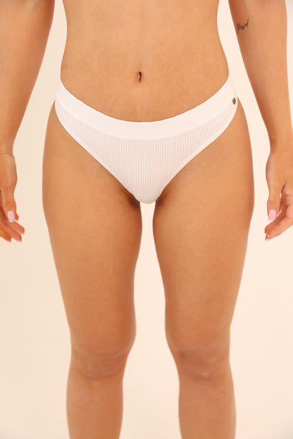 תחתון חוטיני סנטוני