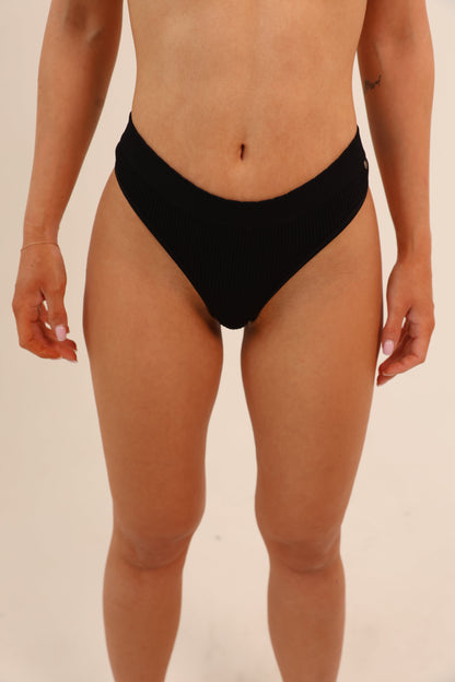 תחתון חוטיני סנטוני