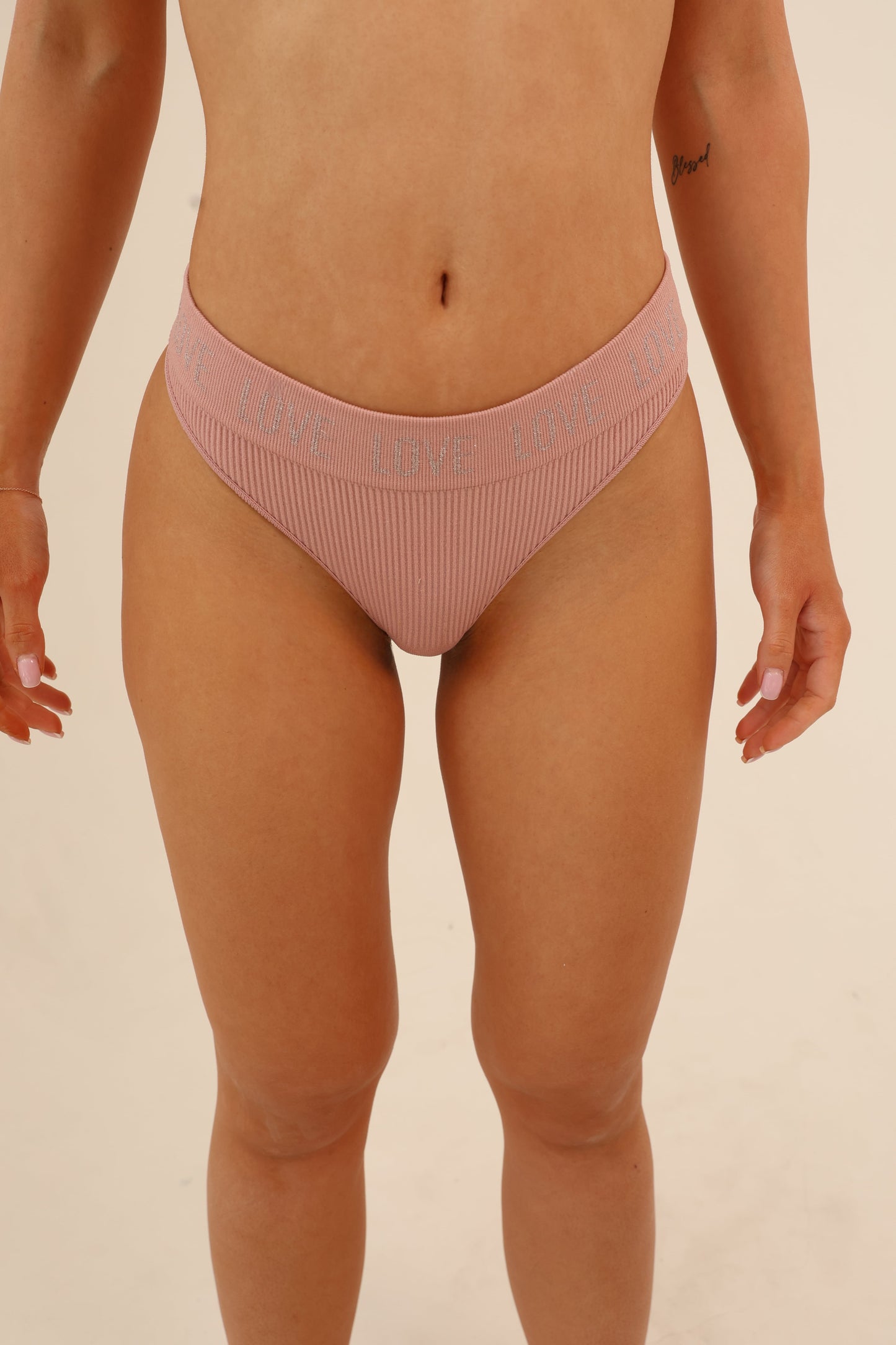 תחתון חוטיני סנטוני Love