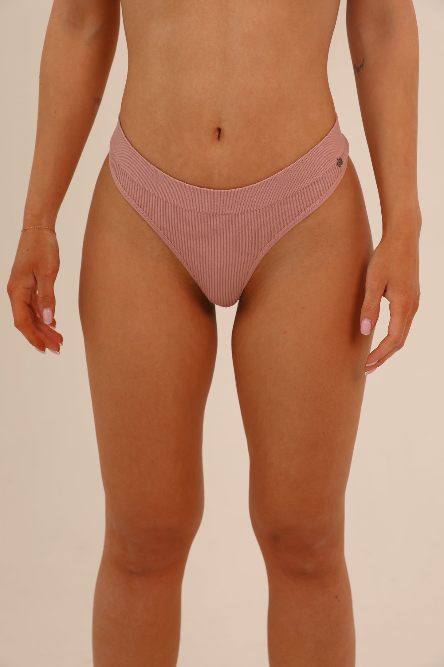 תחתון חוטיני סנטוני