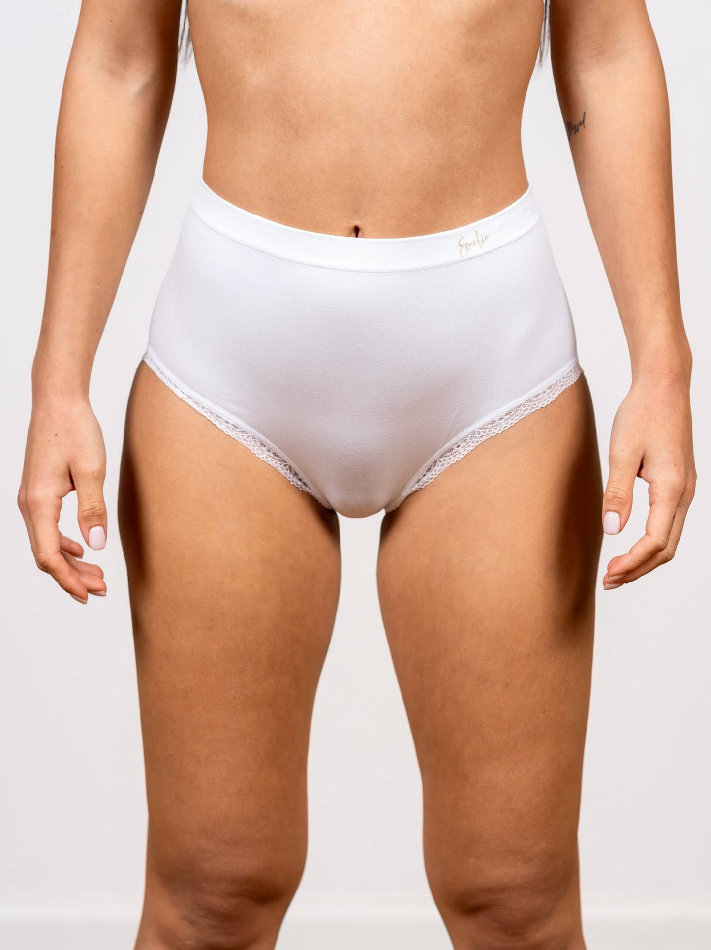 תחתון מקסי ללא תפר בגימור תחרה עדינה