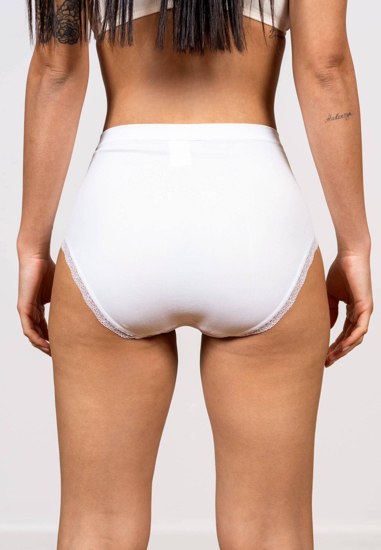 תחתון מקסי ללא תפר בגימור תחרה עדינה