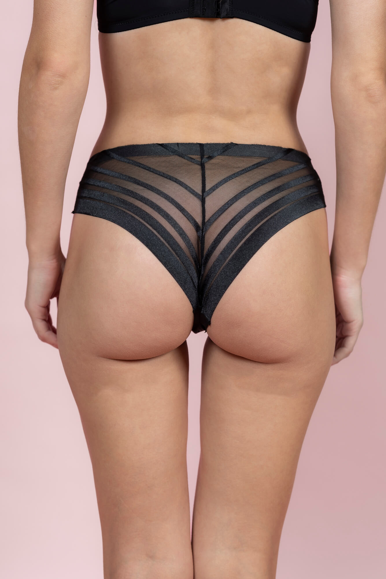 תחתון ברזילאי בשילוב תחרה