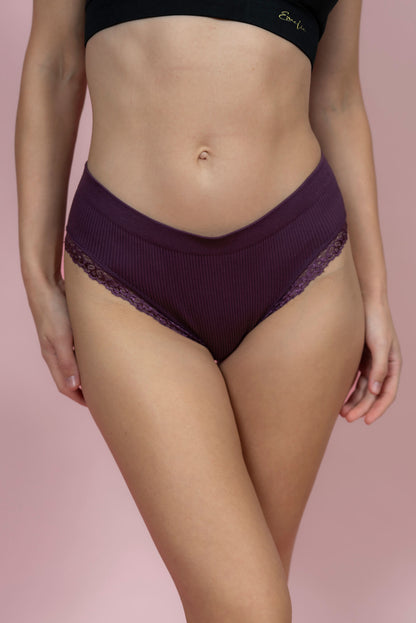 תחתון ברזילאי בשילוב תחרה