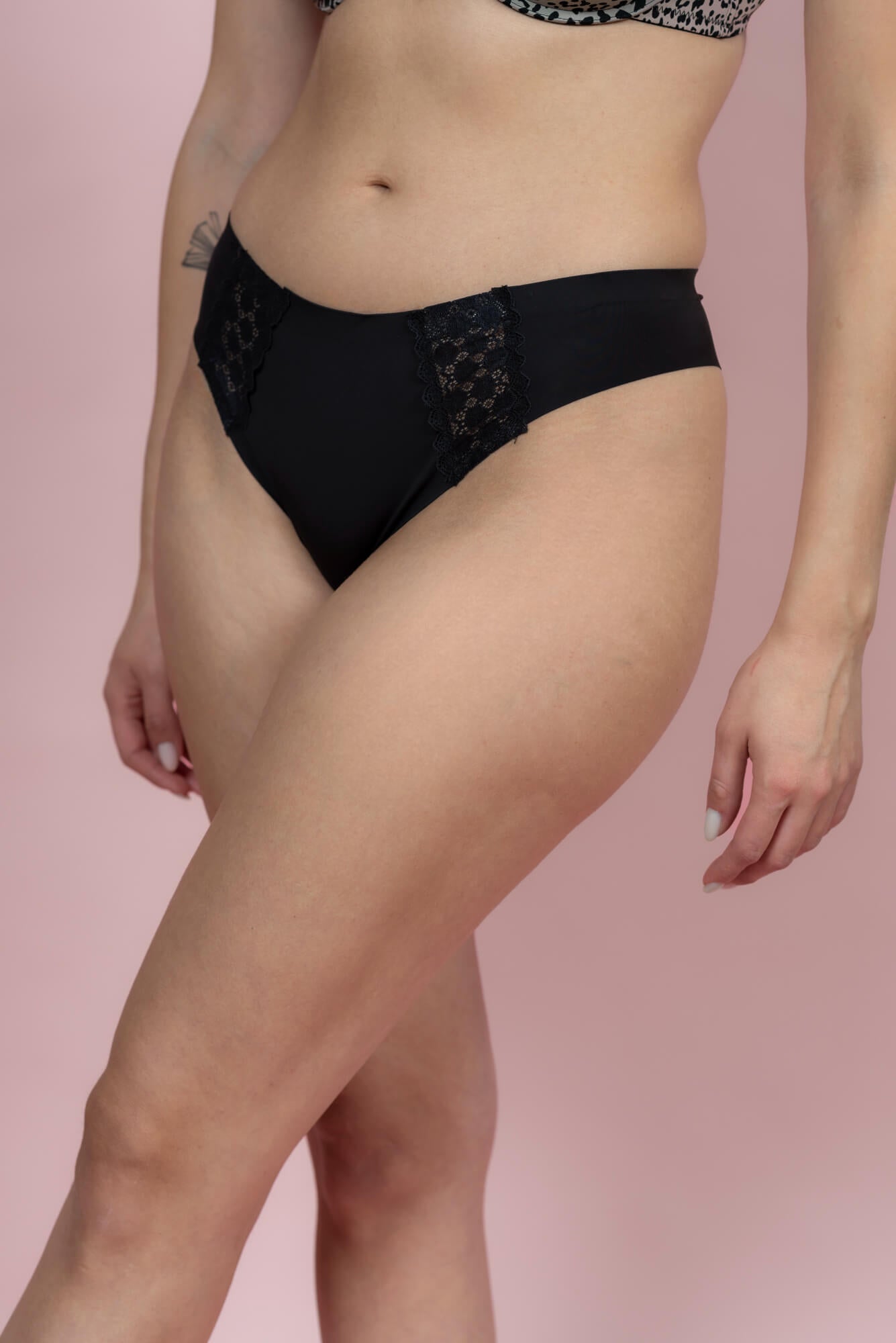 תחתון ברזילאי בשילוב תחרה