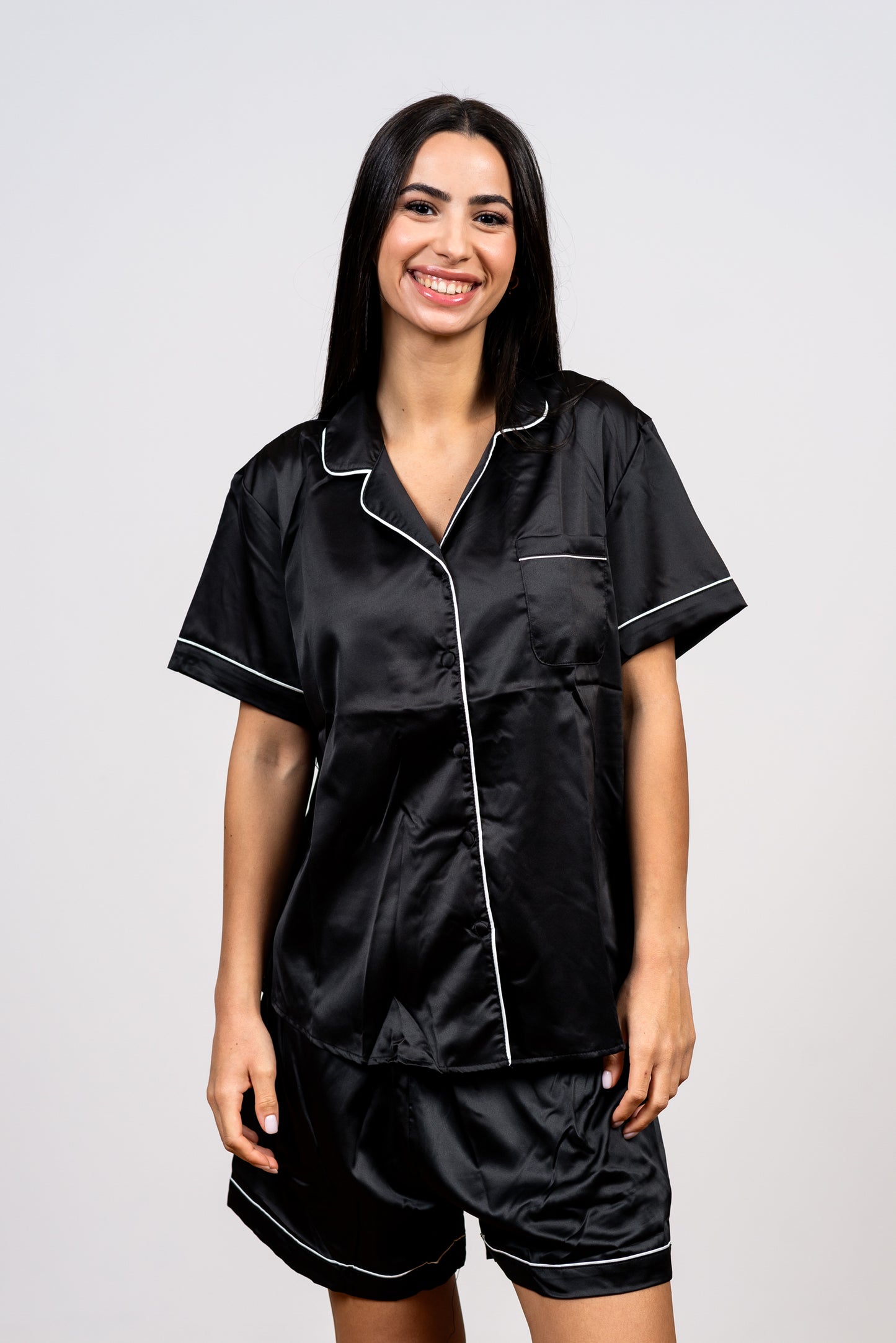 סט פיג'מה סאטן מכנסון וחולצה מכופתרת קלאסי