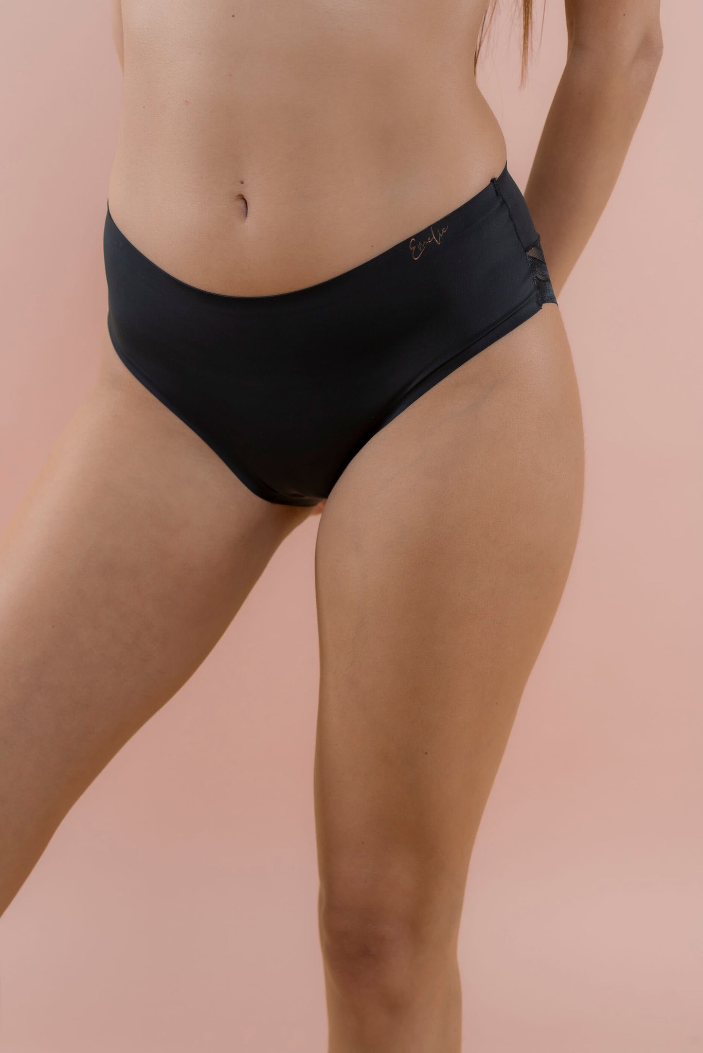 תחתון לייזר קאט בשילוב תחרה