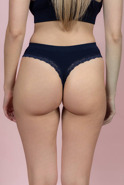 תחתון חוטיני בשילוב תחרה