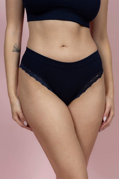 תחתון ברזילאי בשילוב תחרה