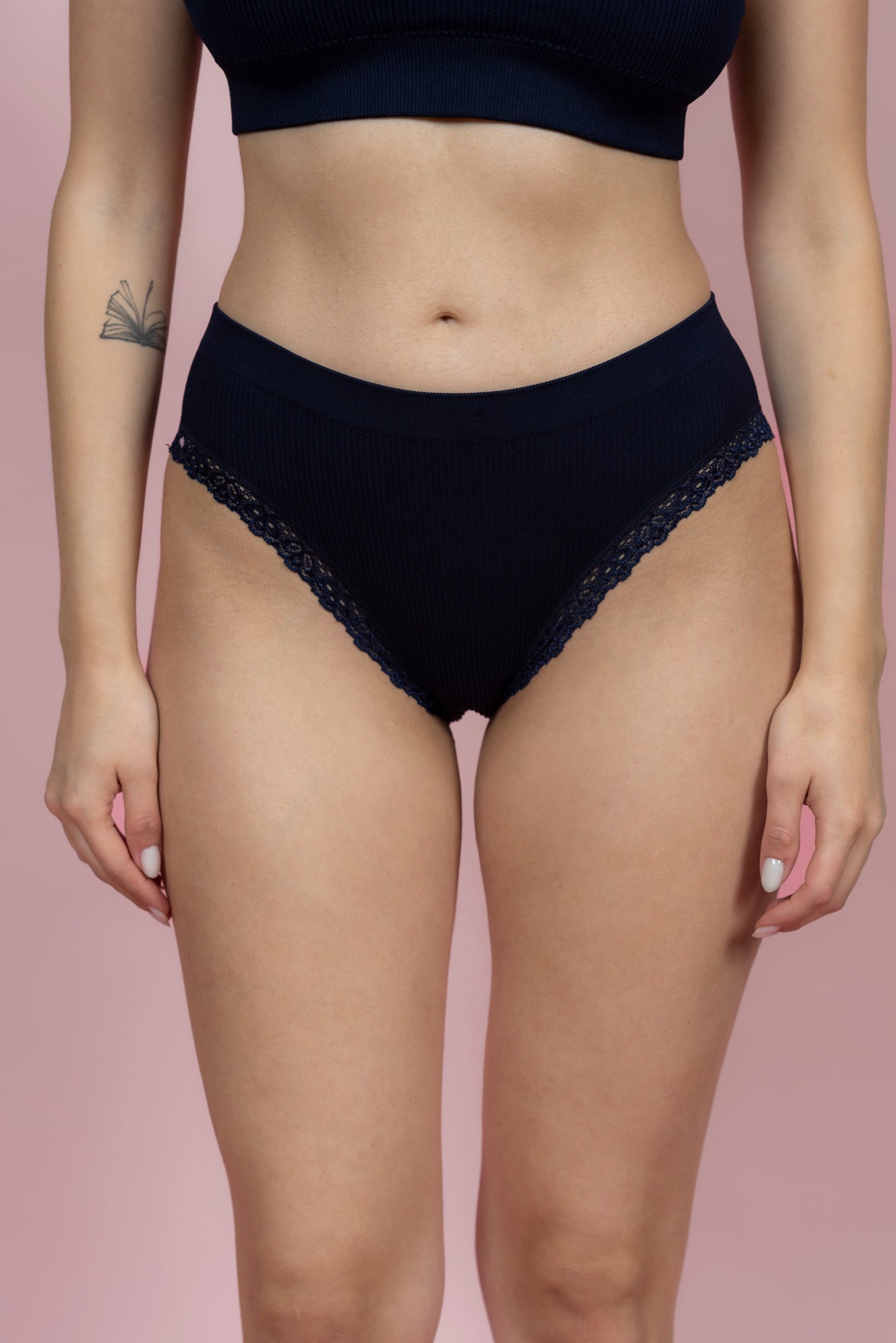 תחתון ביקיני סנטוני בשילוב תחרה