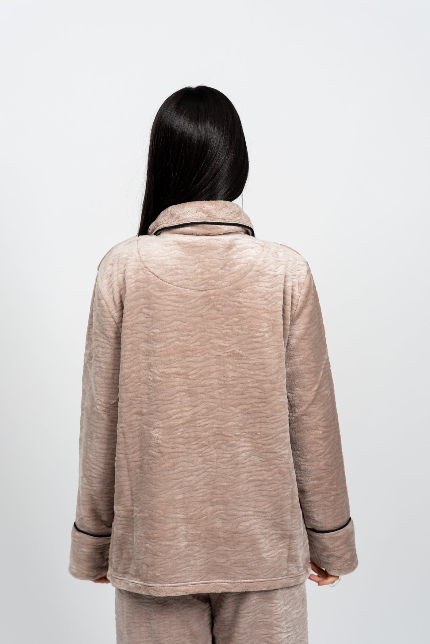 פיג'מת פליז קלאסית - סט יוקרה מכופתר