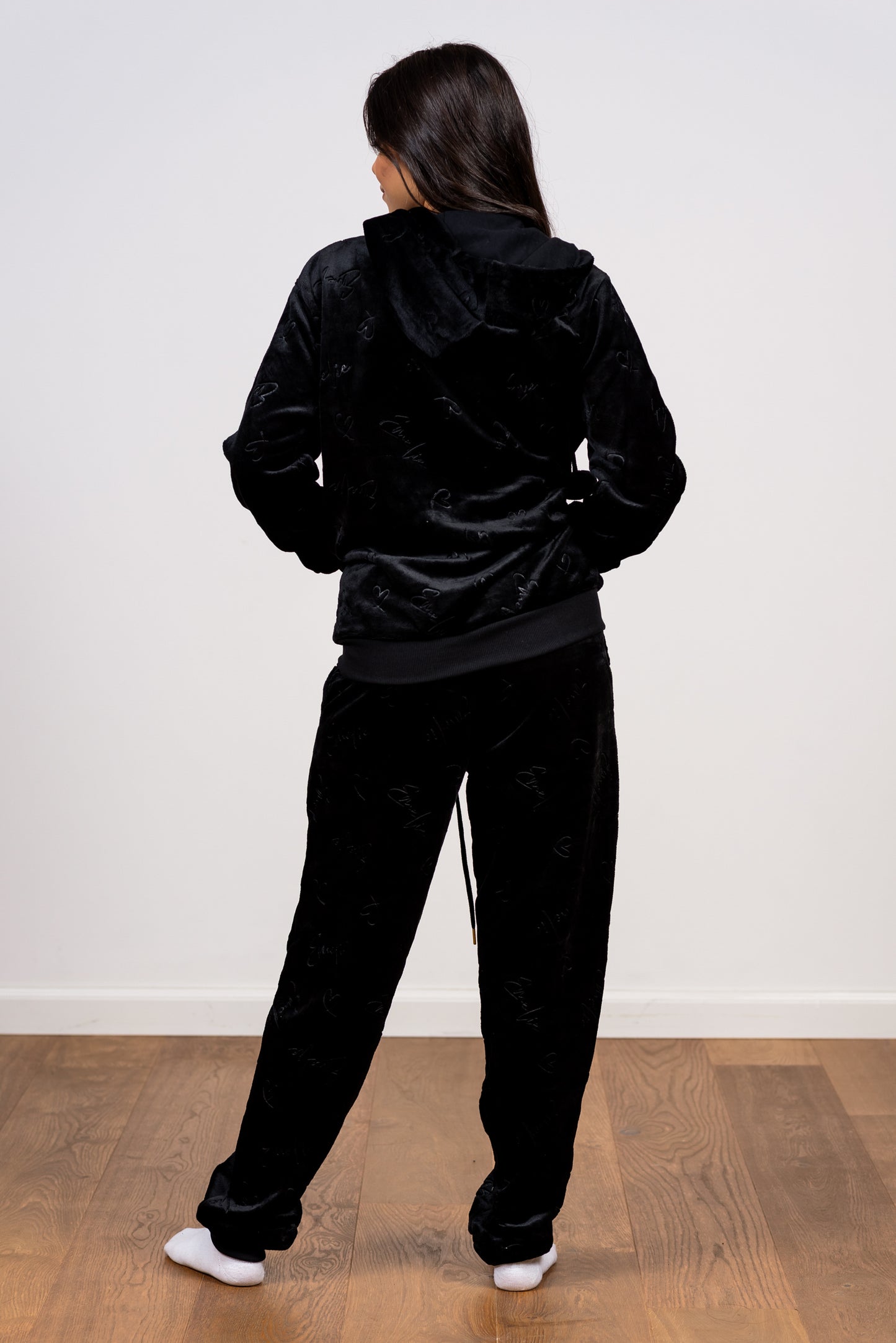 סט פיג’מה פליז עם רוכסן וכיתוב אופנתי