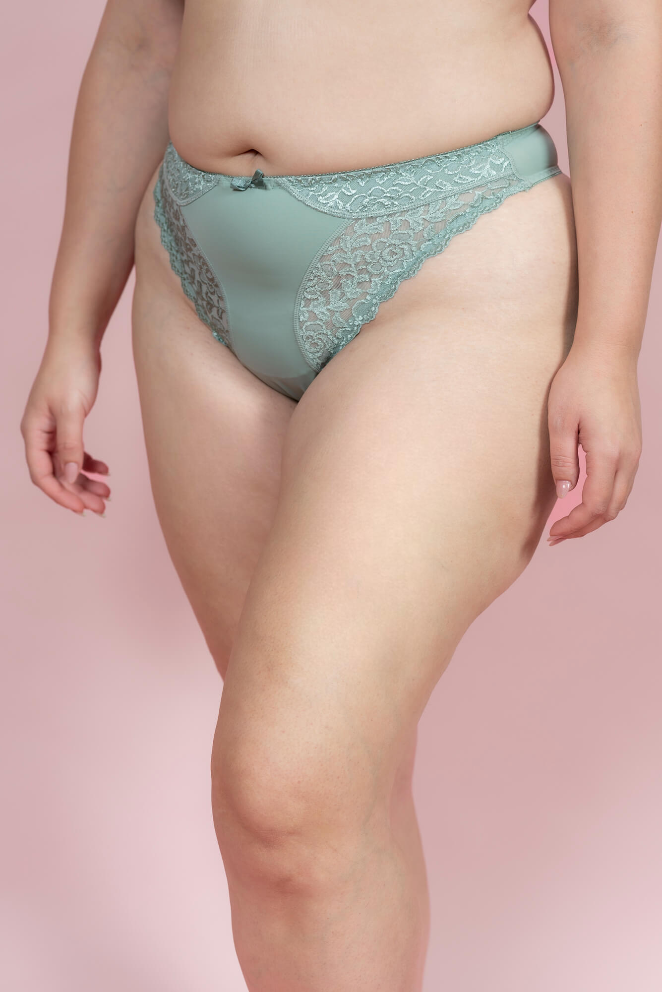 תחתון חוטיני בשילוב תחרה