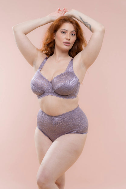 חזיית מינימייזר Curvy מתחרה