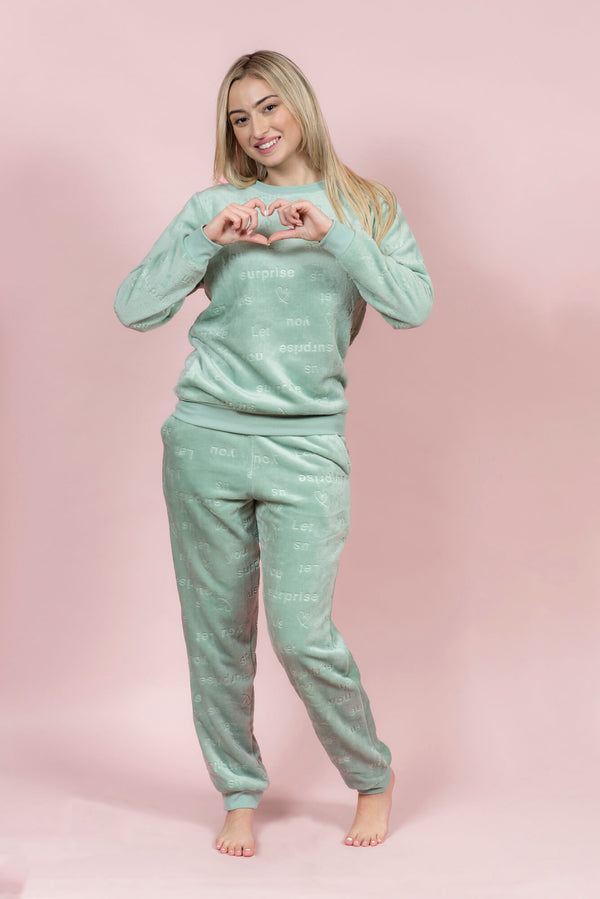 סט פיג’מה פליז חמים עם כיתוב יוקרתי