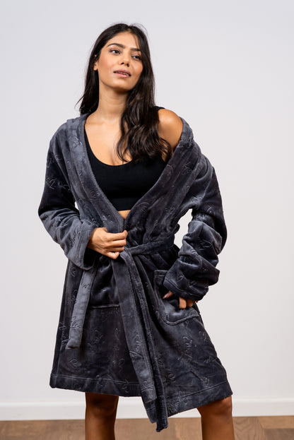 חלוק פליז קצר עם הדפס