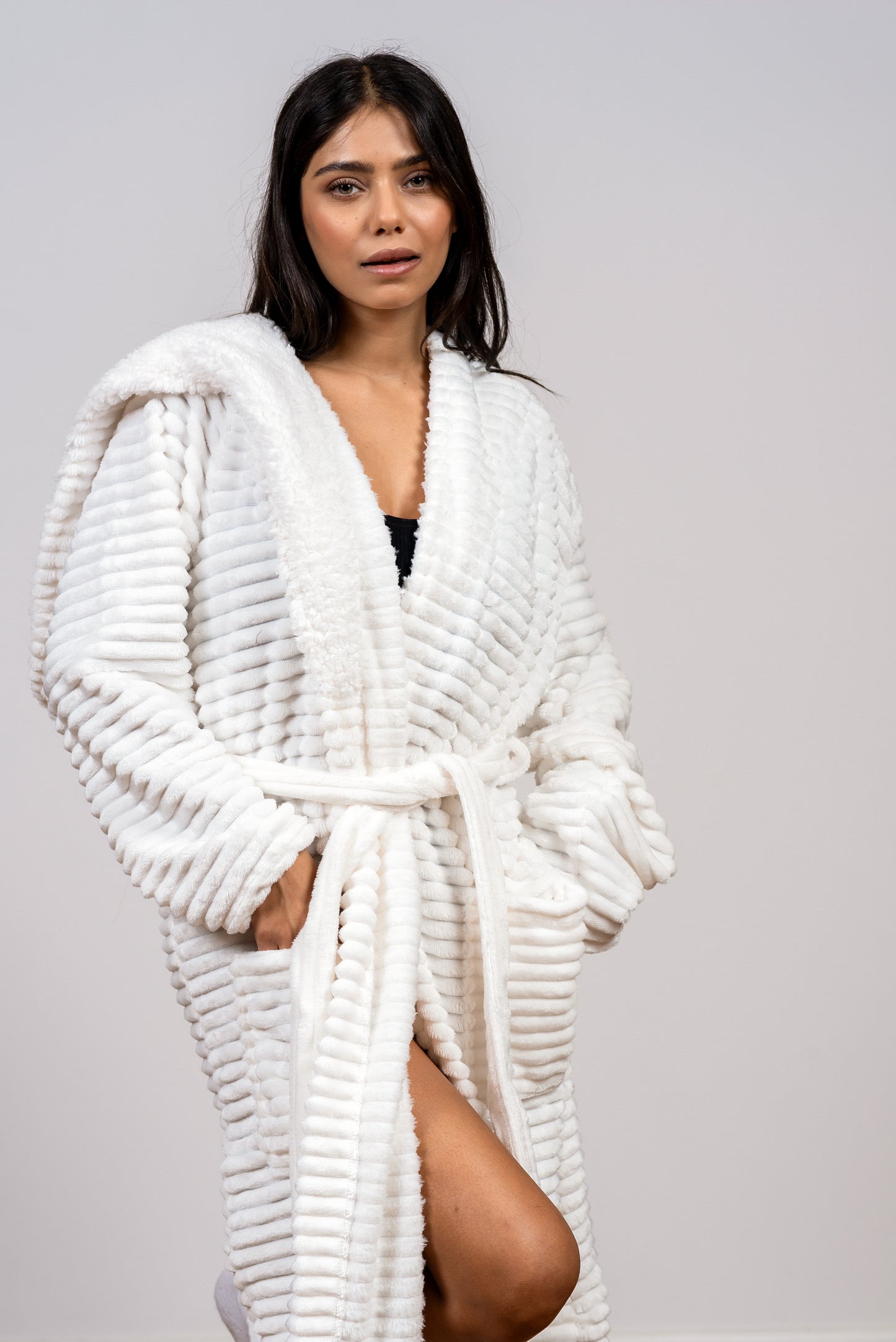 חלוק פליז עם קפוצ'ון