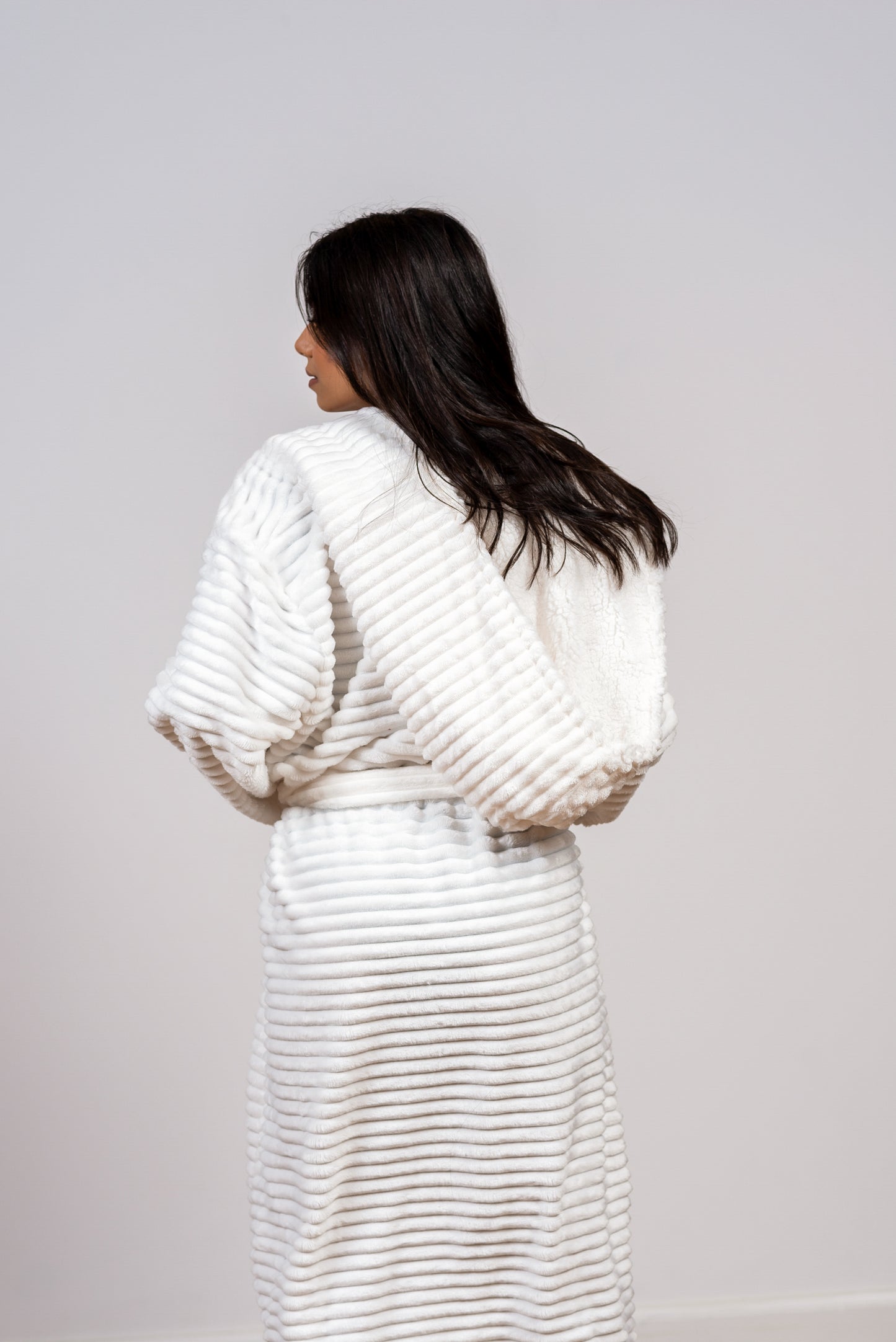 חלוק פליז עם קפוצ'ון