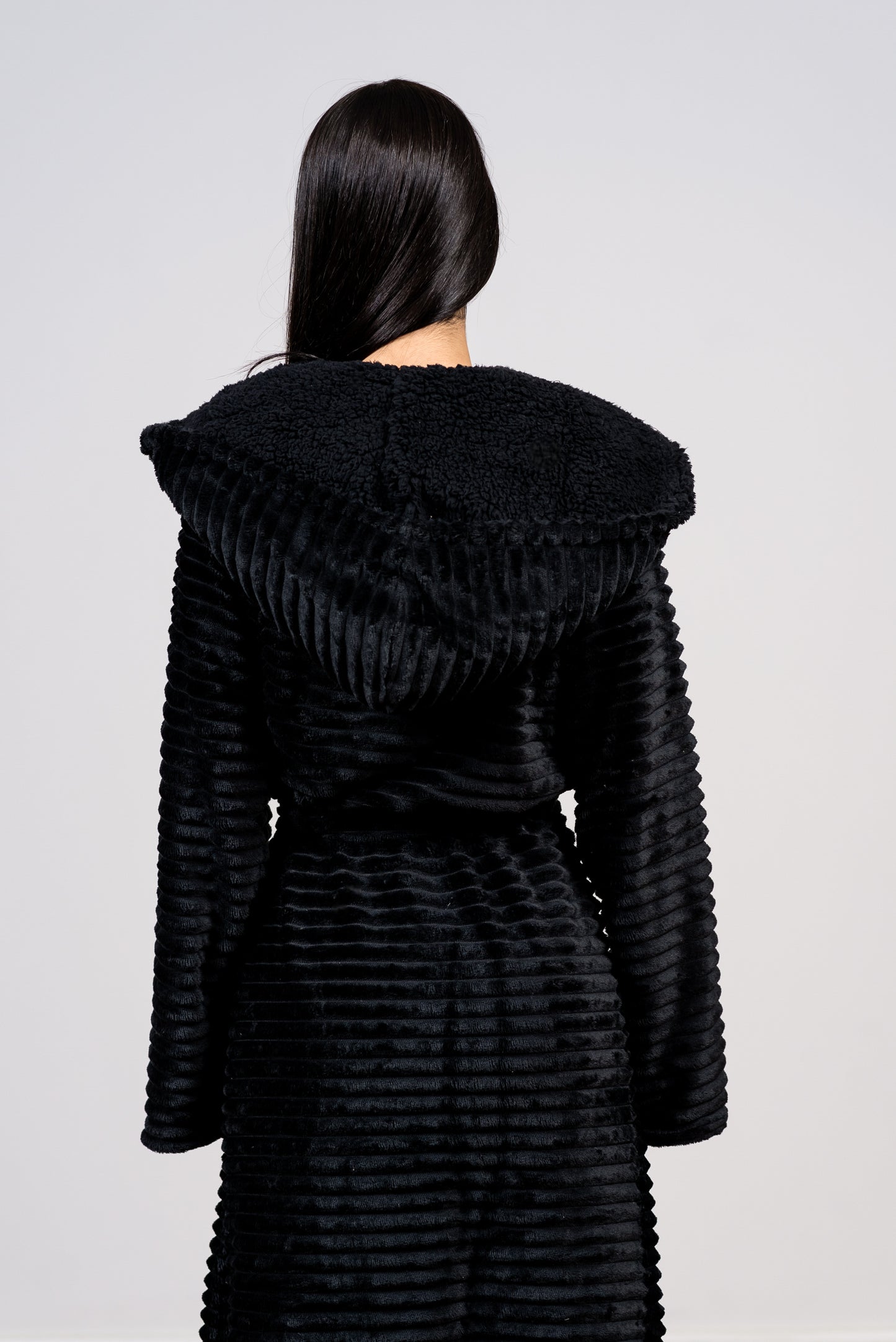 חלוק פליז עם קפוצ'ון