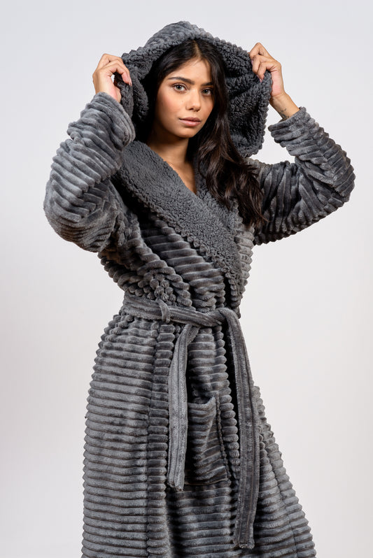 חלוק פליז עם קפוצ'ון