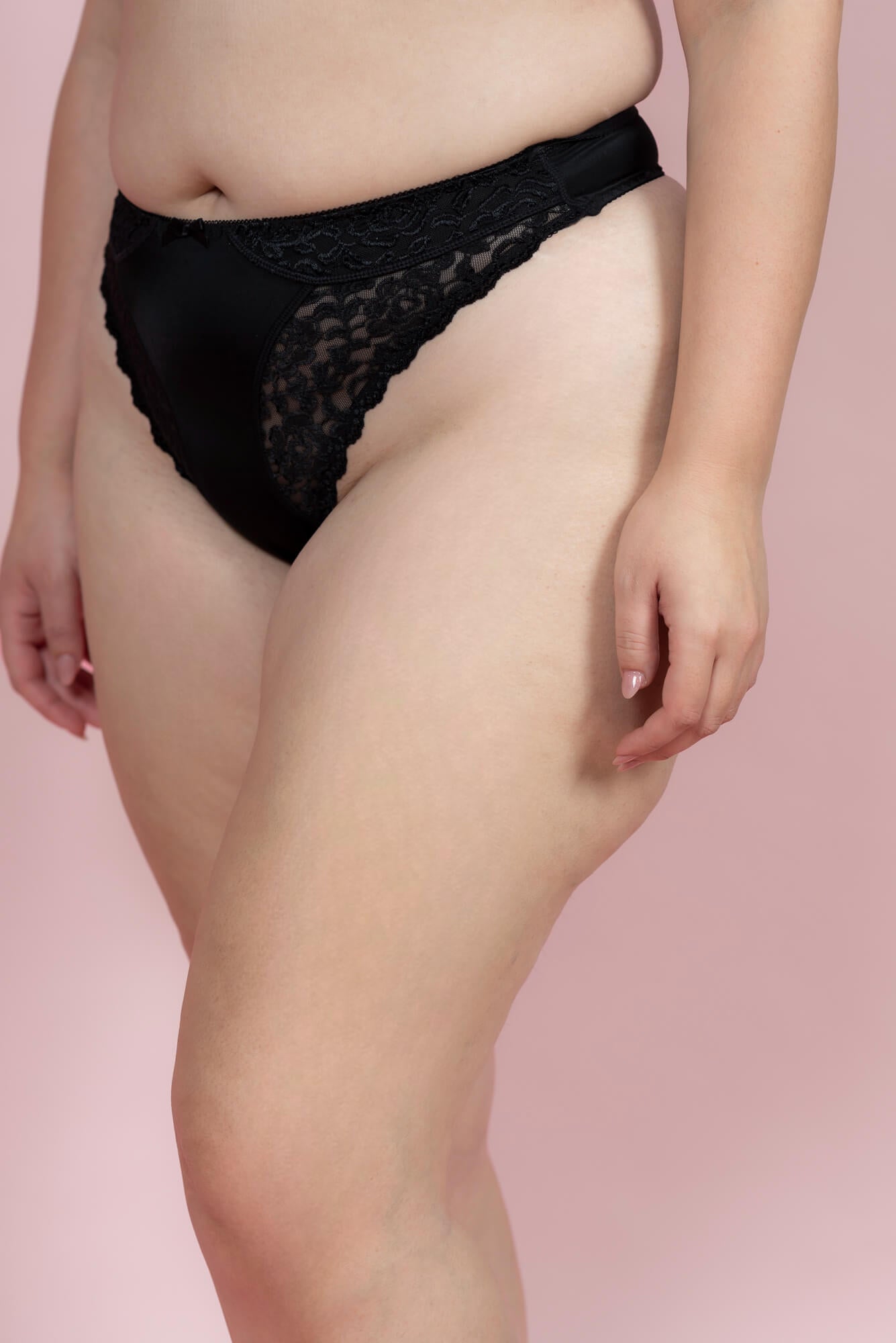 תחתון חוטיני בשילוב תחרה