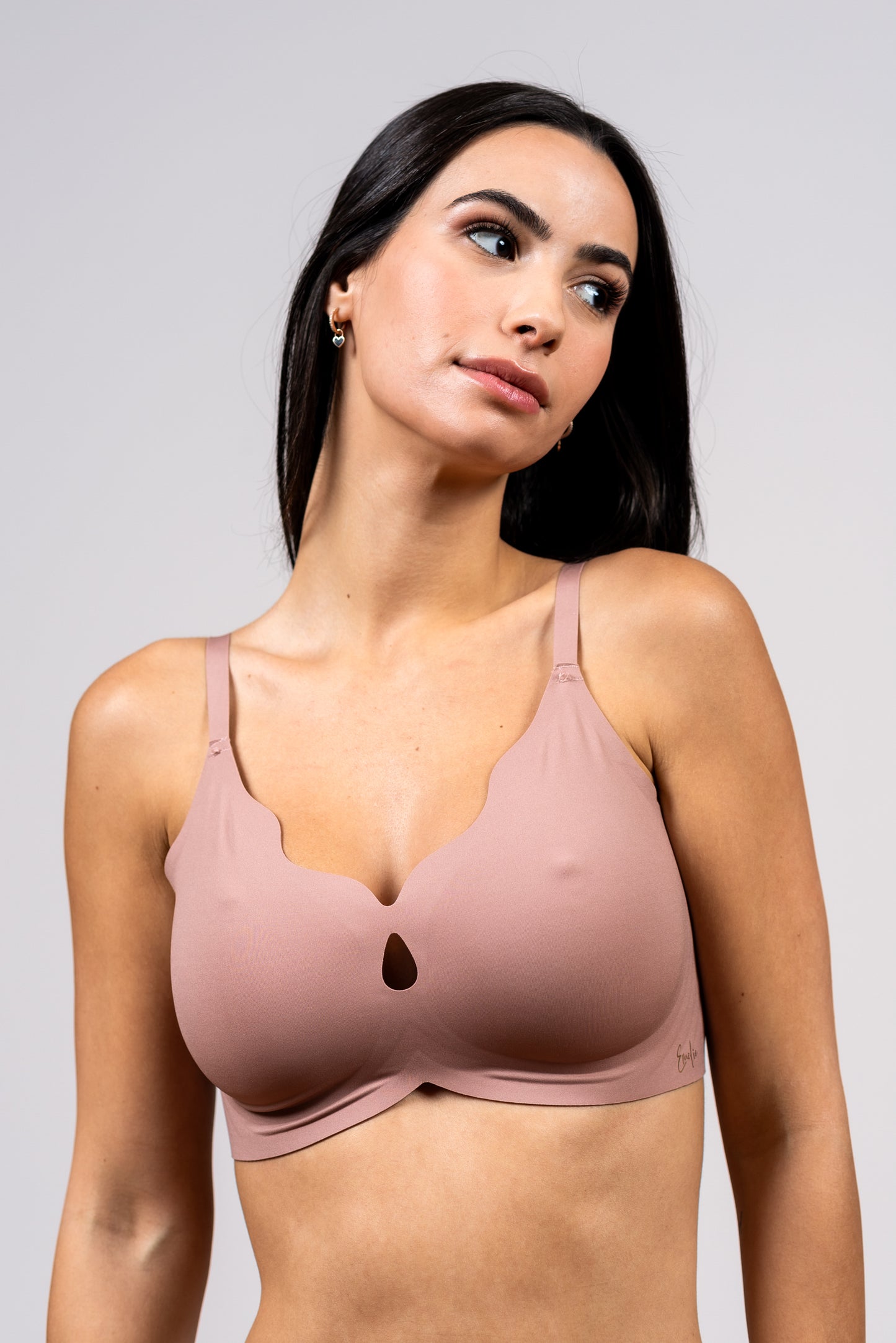 חזיית לייזר קאט ללא ברזל גימור גלים