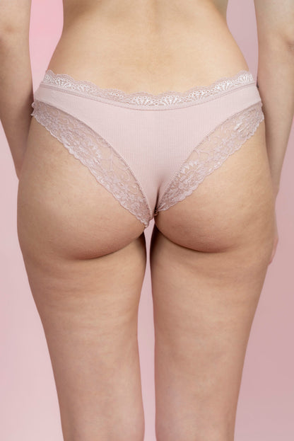 תחתון ברזילאי בשילוב תחרה