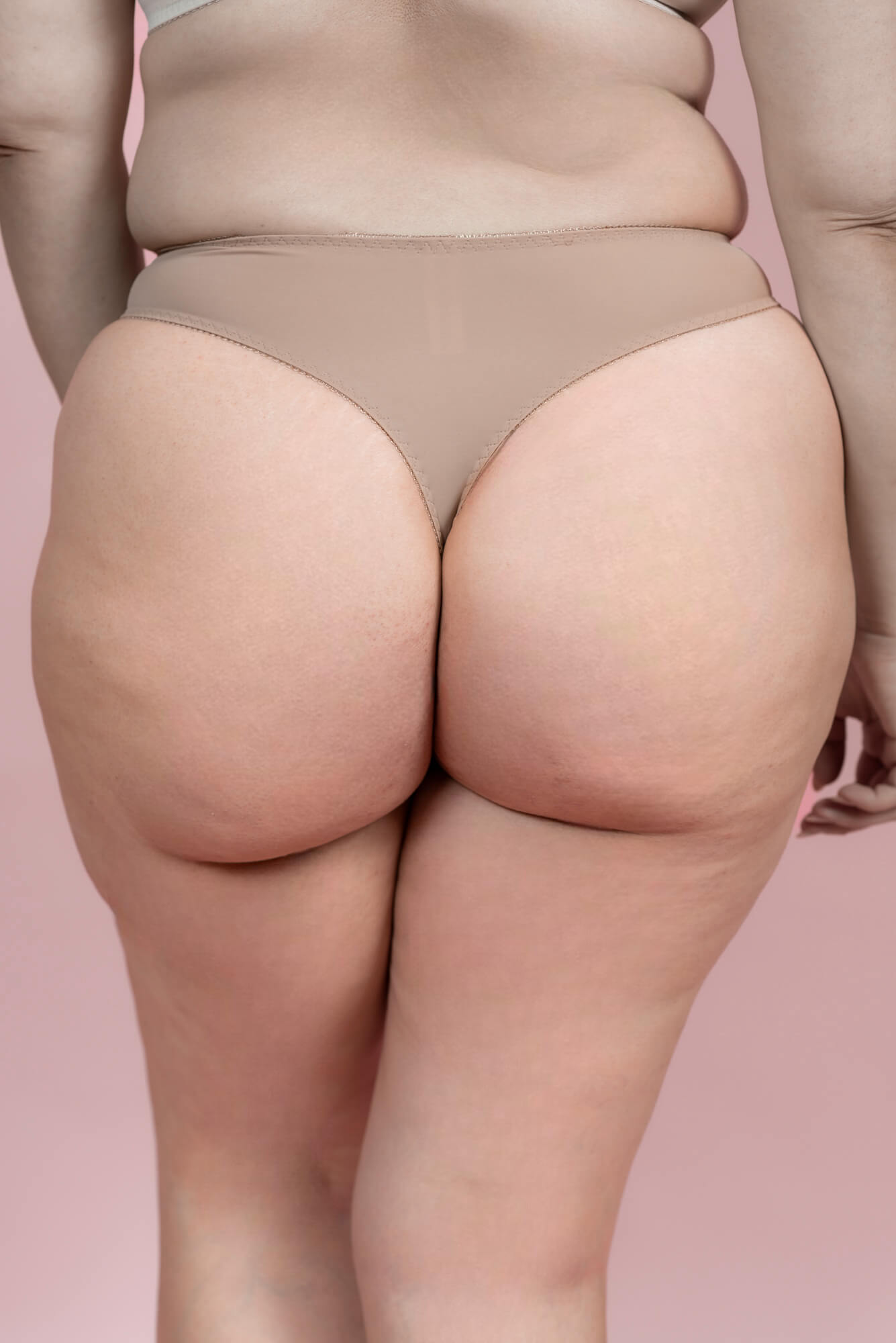 תחתון חוטיני בשילוב תחרה